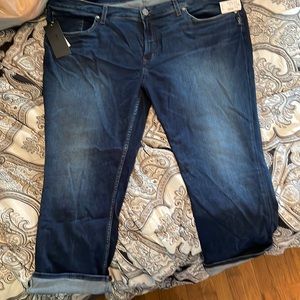 BRAND NEW Silver Jeans Plus size Jean Capri Mid Rise Curvy Size 22